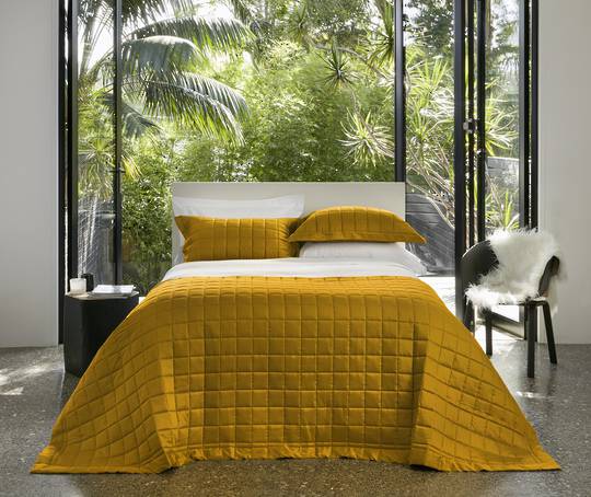 Baksana - Allure Comforter Set - Gold