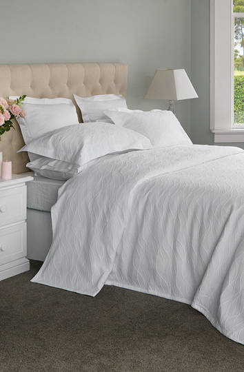 Baksana - Calm Waters Bedspread Set - White