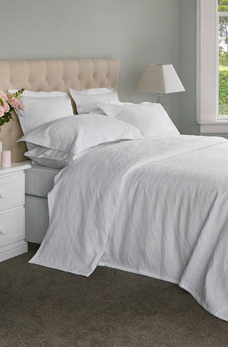 Baksana Calm Waters White Bedspread Set