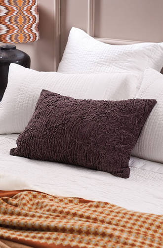 Bianca Lorenne - Grinza Aubergine Cushion