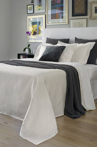 Baksana Eternity Cream Bedspread Set
