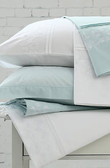 MM Linen Daisy Chain White Sheet Set