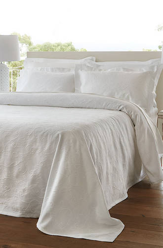 Baksana Petal Bedspread Set