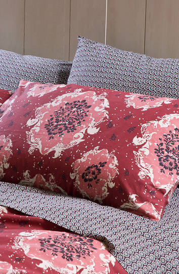 Bianca Lorenne - Serafena Pillowcases & Eurocases - Carmine Red