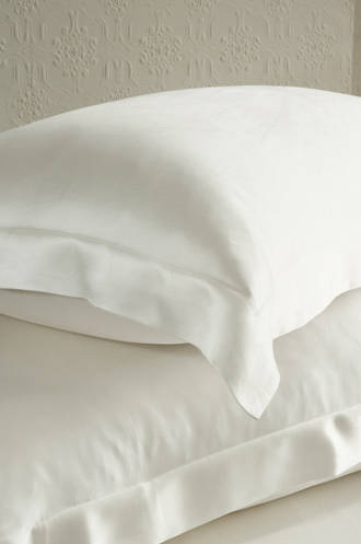 Bianca Lorenne Silk Pillowcase