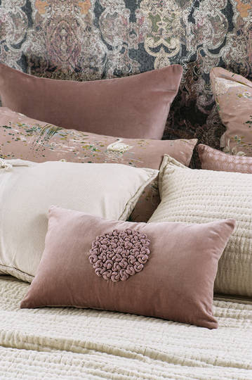 Bianca Lorenne - Mirabel Cushion - Dusky Pink